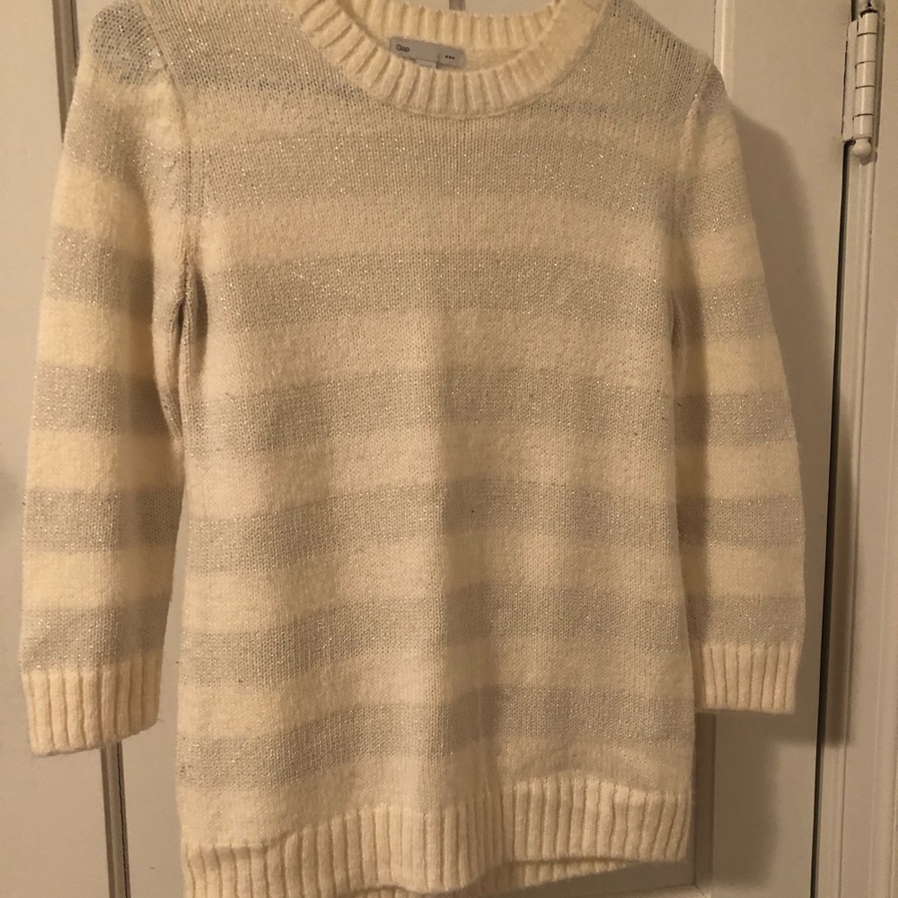 Gap sweater